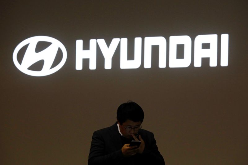 &copy; Reuters. A man walks past the logo of Hyundai Motor during the 2019 Seoul Motor Show in Goyang, South Korea, March 28, 2019. REUTERS/Kim Hong-Ji/File Photo