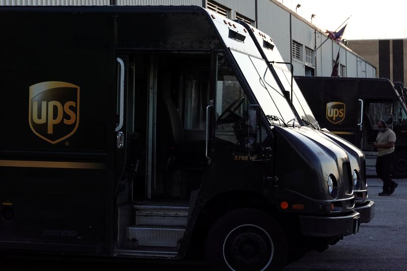 &copy; Reuters. FILE PHOTO: United Parcel Service (UPS) vehicles are seen at a facility in Brooklyn, New York City, U.S., May 9, 2022. REUTERS/Andrew Kelly/File Photo