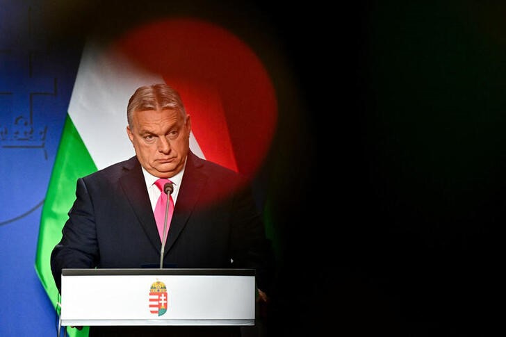 &copy; Reuters. El primer ministro húngaro, Viktor Orban, comparece en una rueda de prensa en Budapest, Hungría. 21 diciembre 2023. REUTERS/Marton Monus