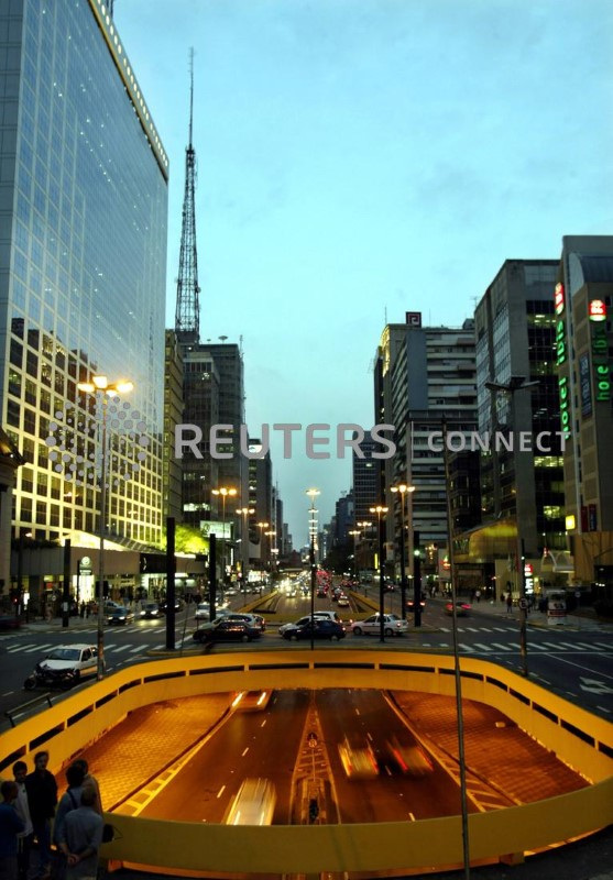 &copy; Reuters. Vista da Av. Paulista, em São Paulo
22/01/2004.
REUTERS/Paulo Whitaker  PW/GAC