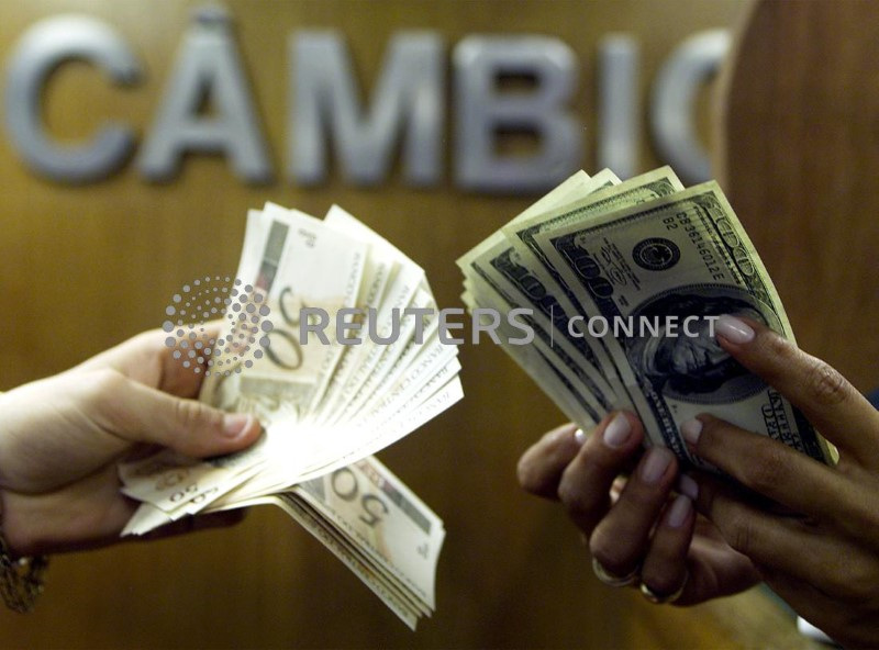 &copy; Reuters. Notas de dólar e real
04/08/2003. 
REUTERS/Bruno Domingos REUTERS
