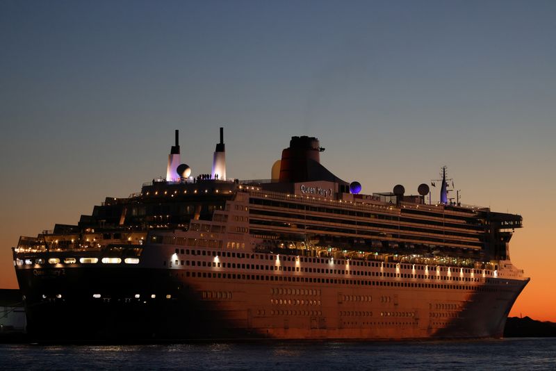 &copy; Reuters. FILE PHOTO: The Queen Mary 2 cruise ship by Cunard Line, owned by Carnival Corporation & plc. is seen docked at Brooklyn Cruise Terminal in Brooklyn, New York City, U.S., December 20, 2021. REUTERS/Andrew Kelly/File Photo