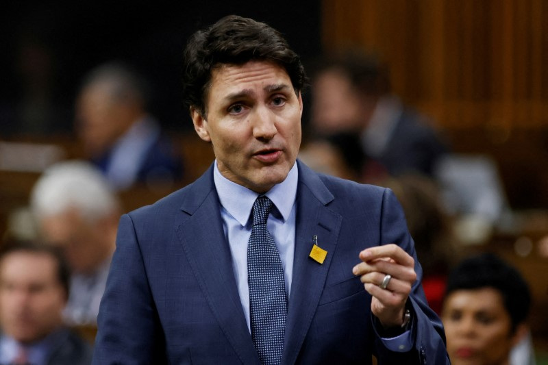 &copy; Reuters. FOTO DE ARCHIVO: El primer ministro de Canadá, Justin Trudeau, habla durante el periodo de preguntas en la Cámara de los Comunes en Parliament Hill en Ottawa, Ontario, Canadá. 26 de abril, 2023. REUTERS/Blair Gable/Archivo