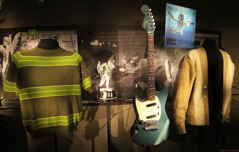 © Reuters. FILE PHOTO: Rarely displayed memorabilia including iconic clothing and musical instruments of the late Kurt Cobain of the legendary grunge band Nirvana, are on display at the 