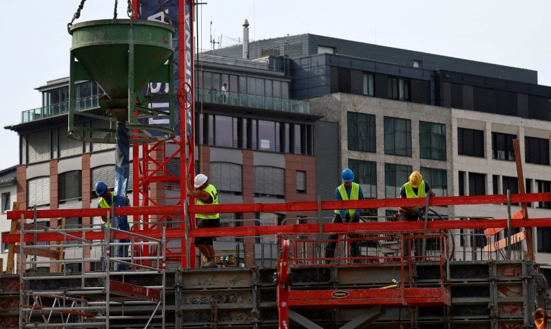 &copy; Reuters. FILE PHOTO: Construction sites are photographed in Frankfurt, Germany, July 19, 2023.  REUTERS/Kai Pfaffenbach/File Photo