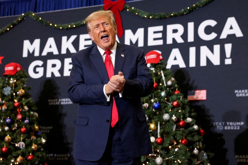 &copy; Reuters. FILE PHOTO: Republican presidential candidate and former U.S. President Donald Trump attends a campaign event in Waterloo, Iowa, U.S. December 19, 2023. REUTERS/Scott Morgan/File Photo
