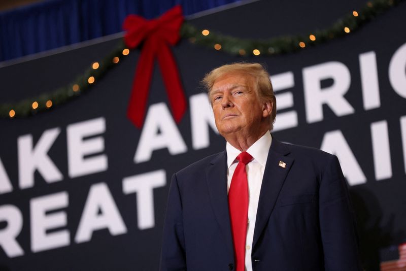 © Reuters. Republican presidential candidate and former U.S. President Donald Trump attends a campaign event in Waterloo, Iowa, U.S. December 19, 2023. REUTERS/Scott Morgan/ File Photo