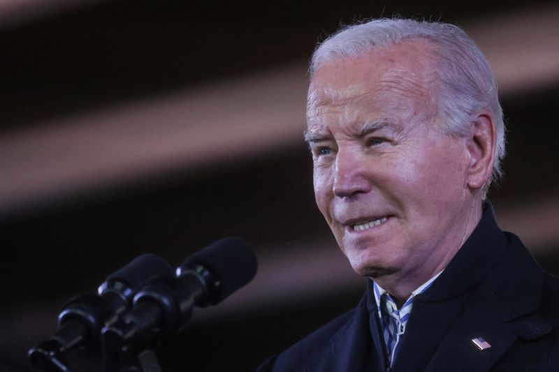 &copy; Reuters. FILE PHOTO: U.S. President Joe Biden discusses the Biden administration economic policies during a visit to the Wisconsin Black Chamber of Commerce in Milwaukee, Wisconsin, U.S., December 20, 2023. REUTERS/Leah Millis/File Photo