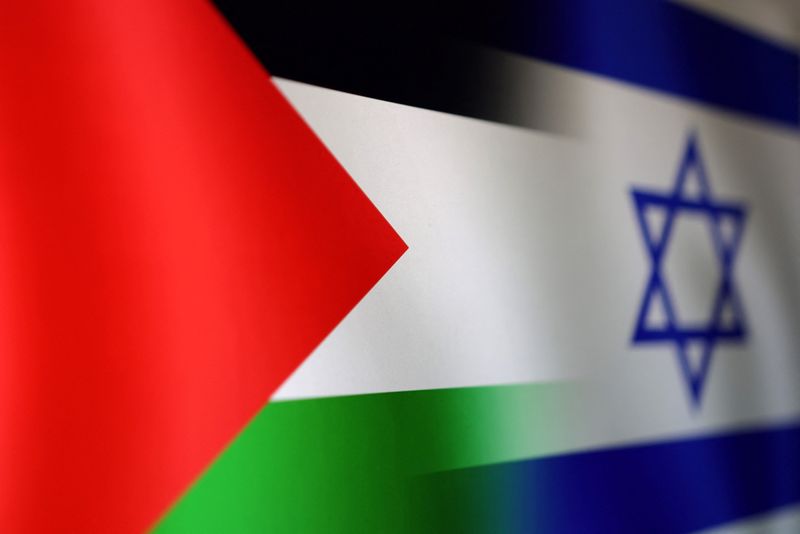 &copy; Reuters. Photo d'archives des drapeaux palestinien et israélien. /Photo d'illustration prise le 15 octobre 2023/REUTERS/Dado Ruvic