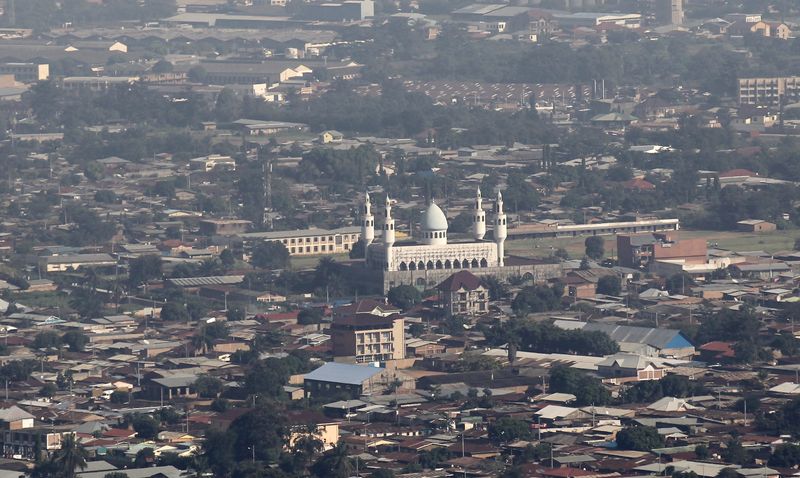 &copy; Reuters. Vue d'ensemble de Bujumbura, ancienne capitale du Burundi. /Photo prise le 22 avril 2015/REUTERS/Thomas Mukoya