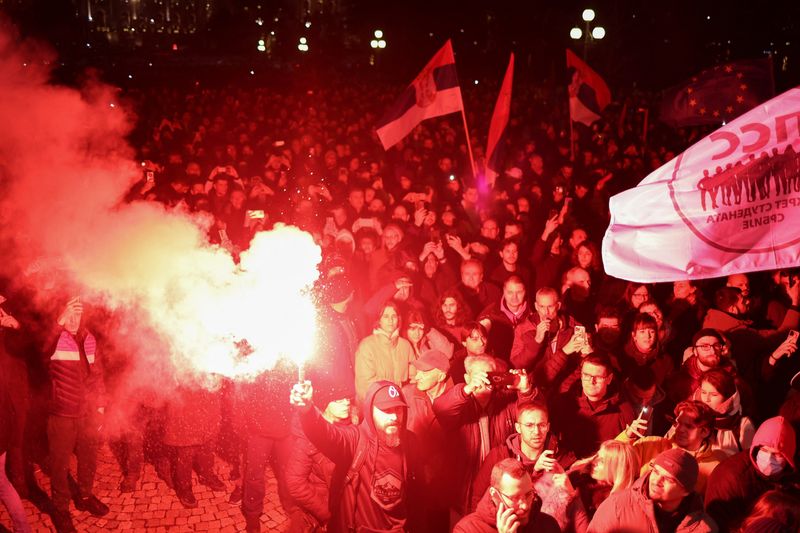 © Reuters. Supporters of the opposition 'Serbia Against Violence' (SPN) attend a protest, after the SPN alleged major election law violations in the Belgrade city and parliament races, in Belgrade, Serbia, December 24, 2023. REUTERS/Marko Djurica