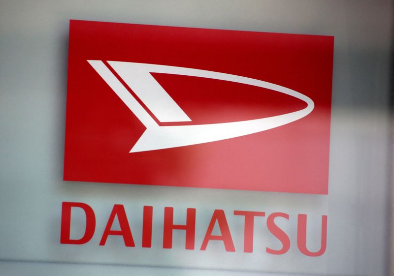 &copy; Reuters. FILE PHOTO: Daihatsu Motors logo is seen at its showroom in Tokyo, Japan June 12, 2017. Picture taken on June 12, 2017. REUTERS/Kim Kyung-Hoon/File Photo
