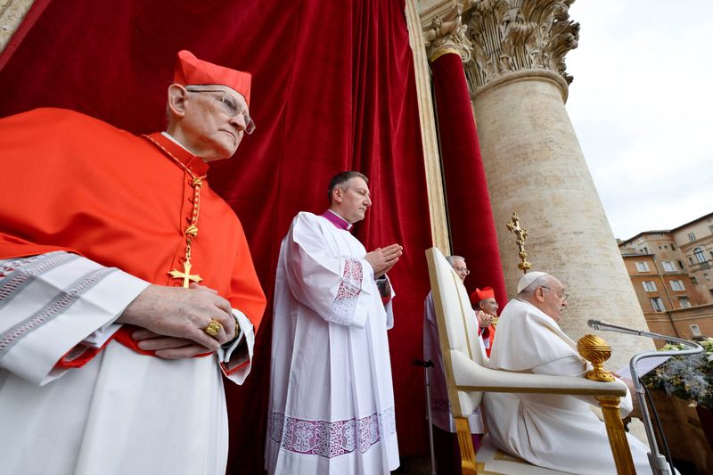 &copy; Reuters. Papa Francisco lê sua mensagem de Natal no Vaticano
25/12/2023
Mídia do Vaticano/Divulgação via REUTERS