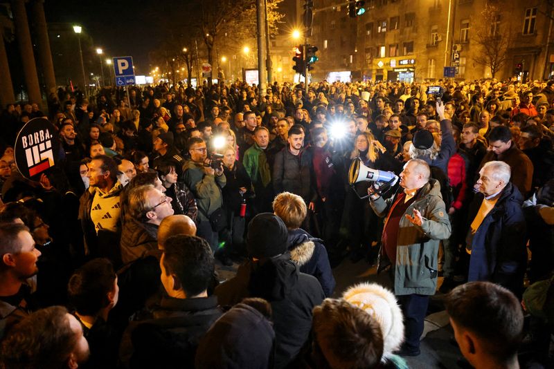 © Reuters. Srdjan Milivojevic, from the Democratic Party, speaks outside of Belgrade city police department, where some protesters were taken, during a protest after the 'Serbia Against Violence' (SPN) coalition alleged major election law violations in the Belgrade city and parliament races, in Belgrade, Serbia, December 25, 2023. REUTERS/Zorana Jevtic