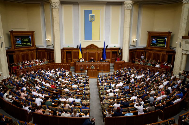 &copy; Reuters. جلسة للبرلمان الأوكراني يستمع خلالها الأعضاء إلى خطاب من الرئيس فولوديمير زيلينسكي في يوم 28 يونيو حريزان 2023 . صورة لرويترز من المركز الصحفي 