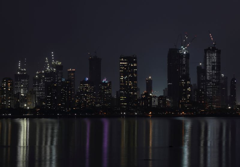 &copy; Reuters. FILE PHOTO: A general view of Mumbai's central financial district, India, November 22, 2017. REUTERS/Danish Siddiqui/File Photo