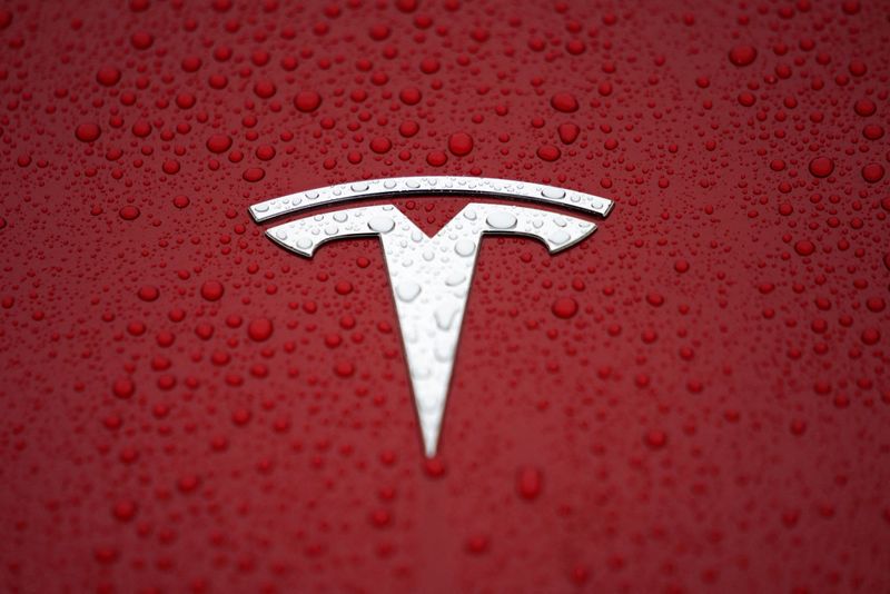 &copy; Reuters. FILE PHOTO: A Tesla logo is seen at a groundbreaking ceremony of Tesla Shanghai Gigafactory in Shanghai, China January 7, 2019. REUTERS/Aly Song/File Photo