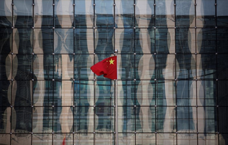 &copy; Reuters. Bandeira da China na sede de banco comercial de Pequim
24/11/2014. REUTERS/Kim Kyung-Hoon/File Photo