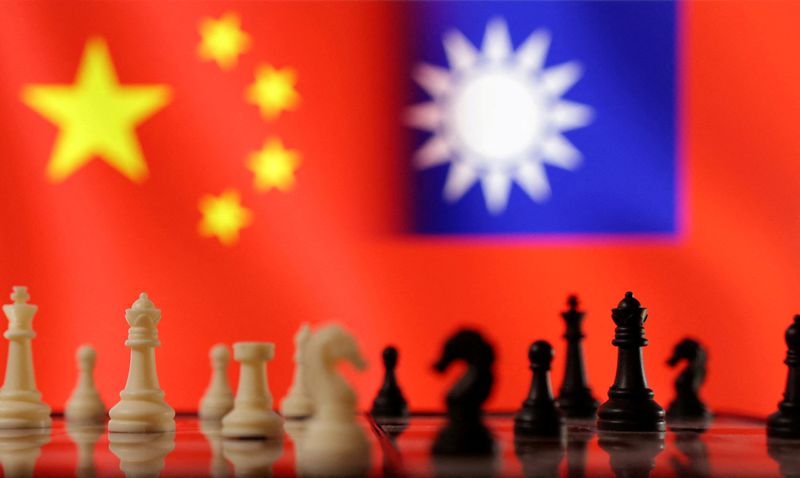 &copy; Reuters. Peças de xadrez em frente das bandeiras da China e de Taiwan
11/04/2023
REUTERS/Dado Ruvic/Ilustração