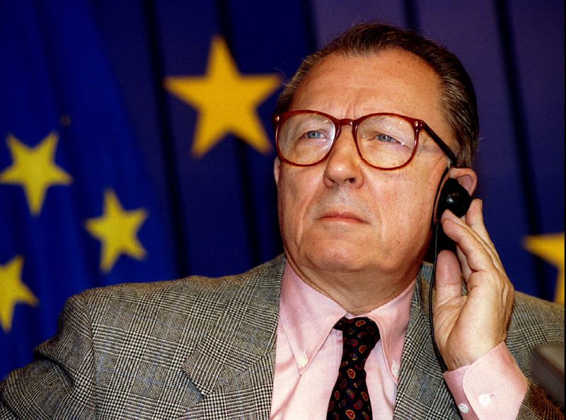 &copy; Reuters. FILE PHOTO: European Union President Jacques Delors listens to a question during a press conference on the book "In search of Europe" October 21, 1994, at the EU headquarters. REUTERS/Nathalie Koulischer/File Photo