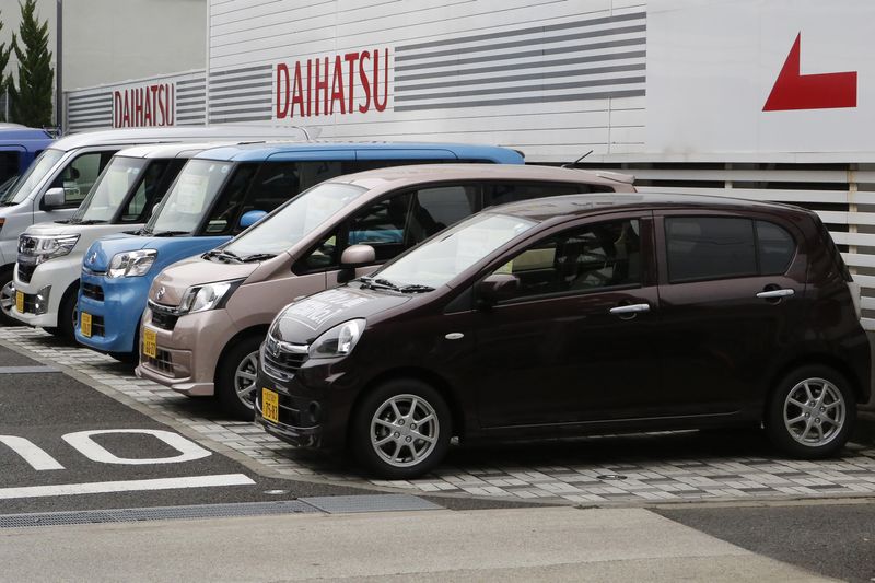 &copy; Reuters. Daihatsu Motor Co.'s Mira e:S (front) and other Daihatsu cars are displayed at the company's dealership in Tokyo November 11, 2014. REUTERS/Yuya Shino/Files