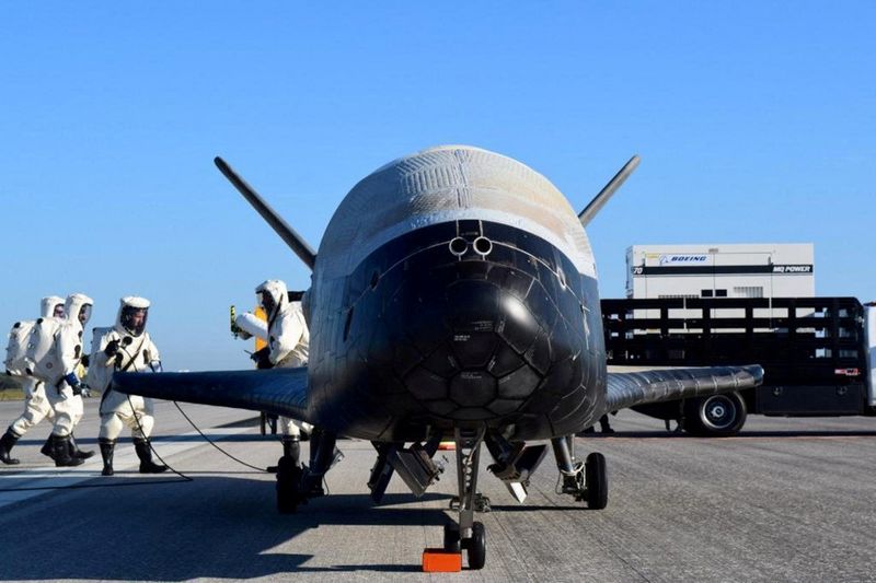 &copy; Reuters. Nave X-37B dos EUA no Centro Espacial Kennedy, em Cabo Canaveral
07/05/2017
Força Aérea dos EUA/Divulgação via REUTERS