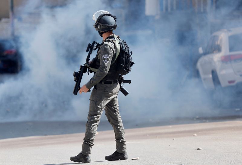 Un Palestinien abattu par les forces israéliennes après une attaque à l'arme blanche