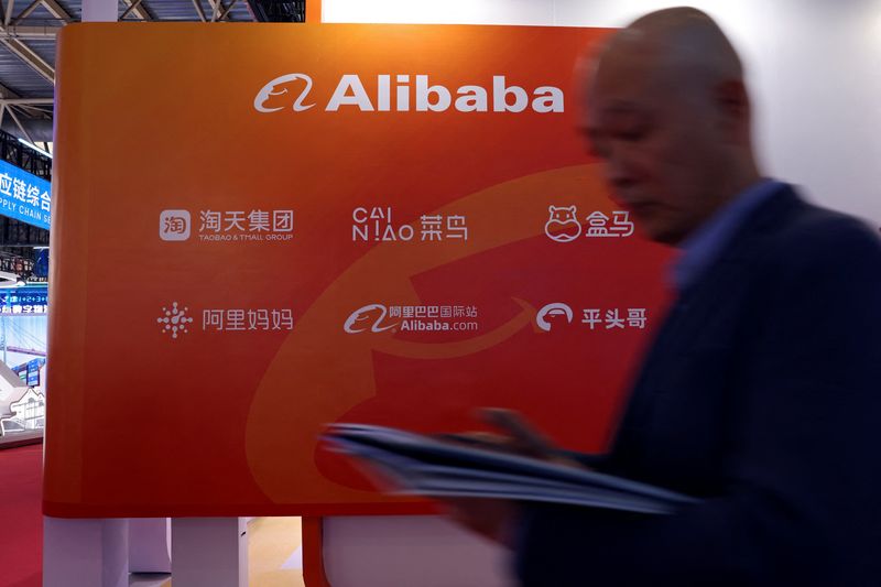 &copy; Reuters. A man walks past the Alibaba booth during the first China International Supply Chain Expo (CISCE) in Beijing, China November 28, 2023. REUTERS/Florence Lo/File Photo