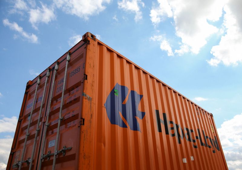 &copy; Reuters. FILE PHOTO: A container stands at the Hapag-Lloyd shipping company in the port of Hamburg, Germany, August 30, 2022. REUTERS/Cathrin Mueller/File Photo