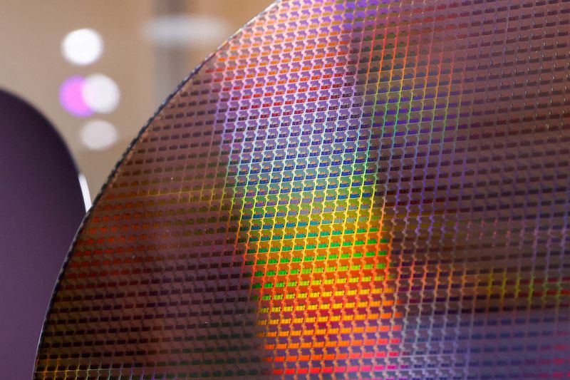 © Reuters. FILE PHOTO: A wafer is pictured at Semicon Taiwan in Taipei, Taiwan September 6, 2023. REUTERS/Ann Wang/File Photo 