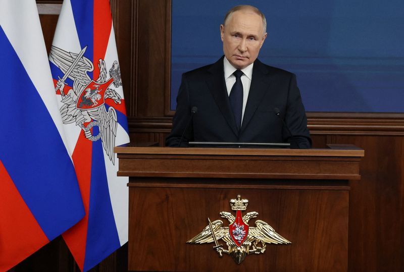 &copy; Reuters. الرئيس الروسي فلاديمير بوتين خلال اجتماع لوزارة الدفاع في موسكو يوم 19 ديسمبر كانون الأول 2023. صورة لرويترز من وكالة سبوتنيك للأنباء.