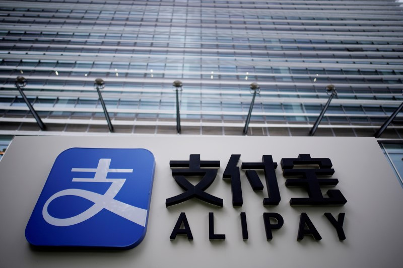 &copy; Reuters. Foto de archivo ilustrativa de logo de Alipay, de  Ant Group, en una oficina corporativa en Shanghai 
Sept 14, 2020. REUTERS/Aly Song
