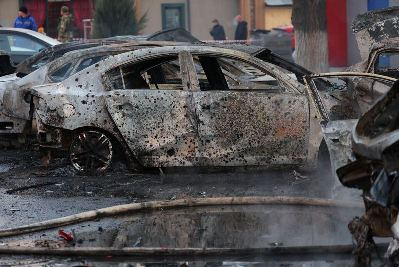 &copy; Reuters. A view shows destroyed cars following what Russian authorities say was a Ukrainian military strike in Belgorod, Russia December 30, 2023. REUTERS/Stringer