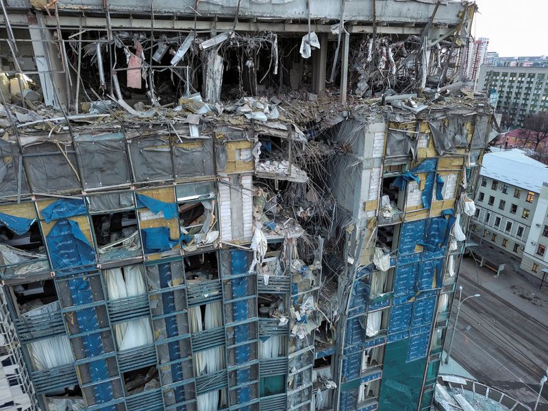 © Reuters. A view shows the Kharkiv Palace Hotel heavily damaged by a Russian missile strike, amid Russia's attack on Ukraine, in Kharkiv, Ukraine December 31, 2023. REUTERS/Yan Dobronosov