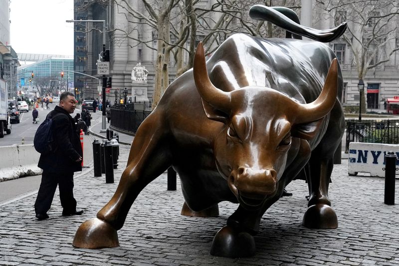 &copy; Reuters. FILE PHOTO: The Charging Bull or Wall Street Bull is pictured in the Manhattan borough of New York City, New York, U.S., January 16, 2019. REUTERS/Carlo Allegri/File Photo