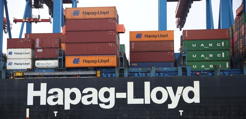 &copy; Reuters. Le porte-conteneurs Chacabuco de Hapag-Lloyd au terminal HHLA Altenwerder, sur l'Elbe à Hambourg, en Allemagne. /Photo prise le 31 mars 2023/REUTERS/Phil Noble