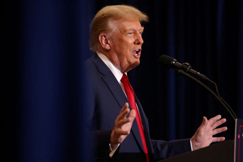 &copy; Reuters. FILE PHOTO: Republican presidential candidate and former U.S. President Donald Trump attends a campaign event in Waterloo, Iowa, U.S. December 19, 2023. REUTERS/Scott Morgan/File Photo