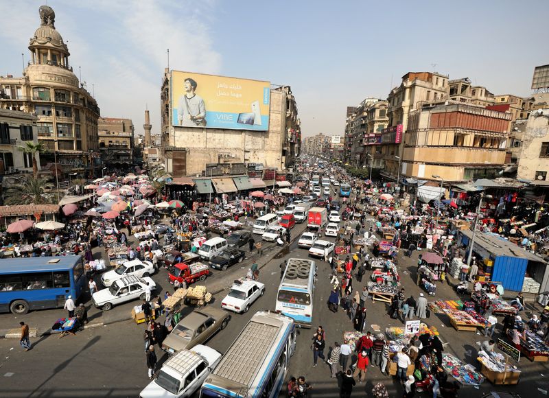 &copy; Reuters. منظر عام لأحد الشوارع المزدحمة بوسط العاصمة المصرية القاهرة في صورة من أرشيف رويترز . 
