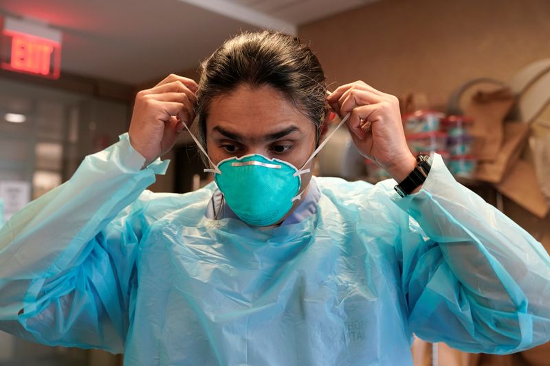 &copy; Reuters. FILE PHOTO: Dr. Syed Naqvi, a pulmonologist, dons an N95 mask before entering the ICU at SSM Health St. Anthony Hospital amid the outbreak of the coronavirus disease (COVID-19) in Oklahoma City, Oklahoma, U.S., January 28, 2021.  REUTERS/Nick Oxford/File 