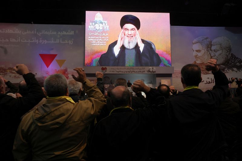 &copy; Reuters. Il leader libanese di Hezbollah, Sayyed Hassan Nasrallah, si rivolge ai suoi sostenitori durante la cerimonia per il quarto anniversario dell'uccisione dell'alto comandante militare iraniano, il generale Qassem Soleimani, in un attacco statunitense, nella