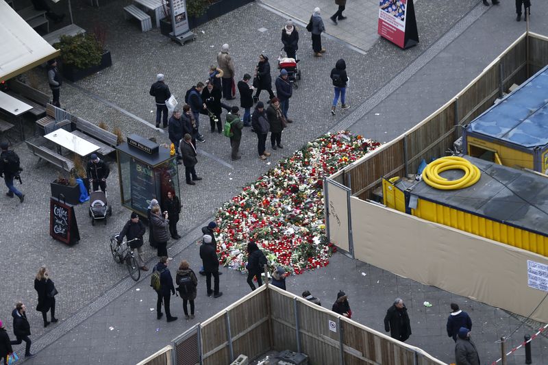 &copy; Reuters. Flowers and candles are placed near the Christmas market in Berlin, Germany, December 21, 2016, after a truck ploughed through a crowd at the Christmas market on Monday night.     REUTERS/Hannibal Hanschke/File Photo