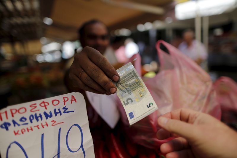 &copy; Reuters. Un marché central à Athènes. /Photo prise le 8 juillet 2015/REUTERS/Christian Hartmann