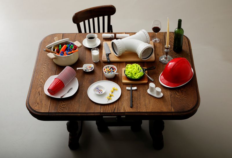 © Reuters. FILE PHOTO: Various plastic goods weighing 3.15 kilograms, which is equivalent to the amount of plastic that someone could eat in ten years, are displayed on a table in this illustration taken in Tokyo, Japan, March 31, 2020. REUTERS/Kim Kyung-Hoon/Illustration     