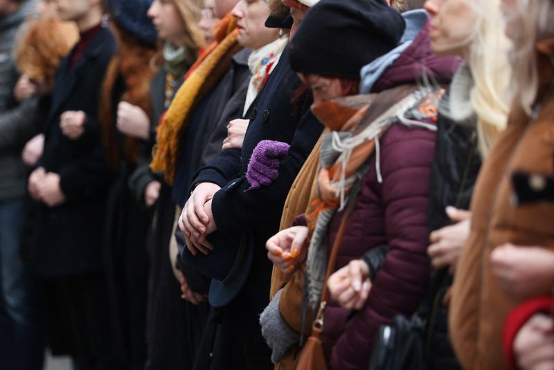 &copy; Reuters. Students create a human chain in memory of victims of the shooting at Prague University, Prague, Czech Republic, January 4, 2024. REUTERS/Eva Korinkova