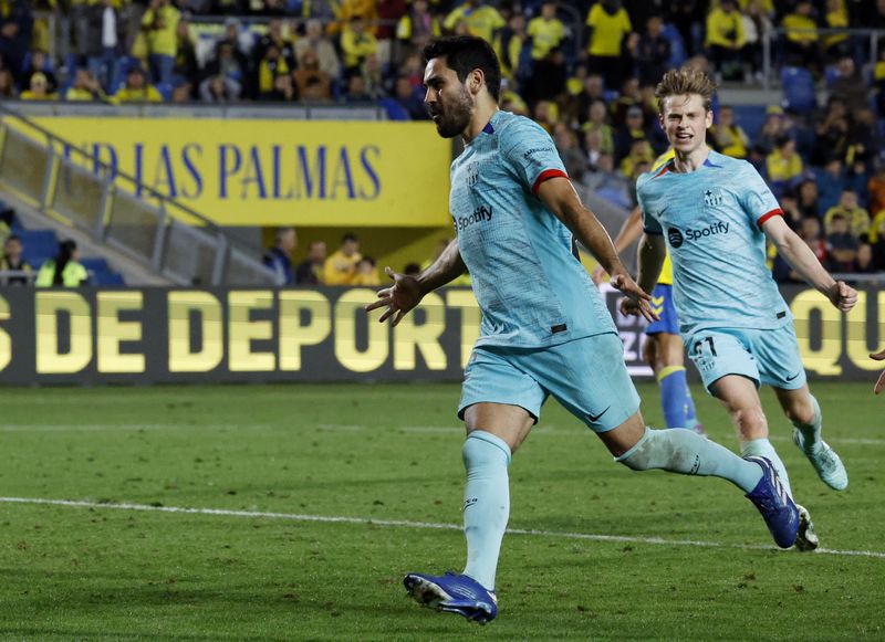 &copy; Reuters. إيلكاي جوندوجان يحتفل بعد تسجيله الهدف الثاني في شباك لاس بالماس في دوري الدرجة الأولى الإسباني يوم الخميس. تصوير: بورخا سواريز - رويترز.
