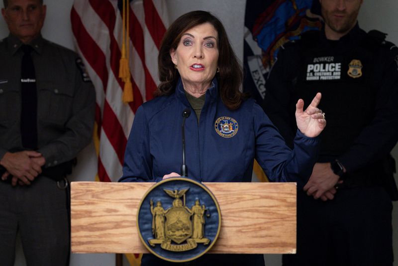 &copy; Reuters. New York Governor Kathy Hochul speaks to press after an incident at the Rainbow Bridge U.S. border crossing with Canada, in Niagara Falls, New York, U.S. November 22, 2023.  REUTERS/Lindsay DeDario/file photo