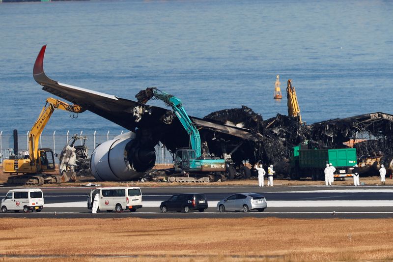&copy; Reuters. 　１月５日、斉藤鉄夫国土交通相は、事故で閉鎖していた羽田空港のＣ滑走路について、８日に運用を再開できる見込みだと明らかにした。５日撮影（２０２４年　ロイター/Issei Kato）