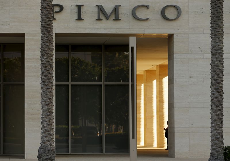 &copy; Reuters. FILE PHOTO: The offices of Pacific Investment Management Co (PIMCO) are shown in Newport Beach, California August 4, 2015. REUTERS/Mike/File Photo Blake