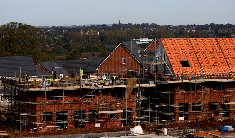 &copy; Reuters. FILE PHOTO: A Persimmon Homes construction site of new build houses, Newcastle-under-Lyme, Britain, October 16, 2023. REUTERS/Carl Recine/File Photo