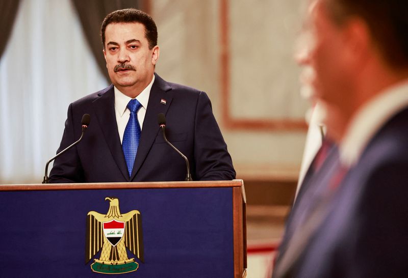 &copy; Reuters. FOTO DE ARCHIVO. El primer ministro de Irak, Mohammed Shia al-Sudani, habla durante una rueda de prensa con el presidente del Gobierno español, Pedro Sánchez (no en la foto), en Bagdad, Irak. 28 de diciembre de 2023. REUTERS/Thaier Al-Sudani/Pool